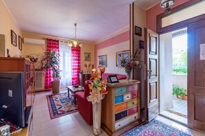 Interior - Apartment "El Giardino delle Rose" with Private Terrace & Wi-Fi (Rapolano Terme)