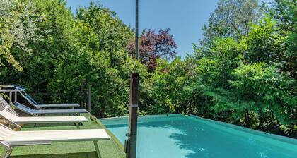 Villa 'Il Frassine' with Private Pool, Wi-Fi and Air Conditioning