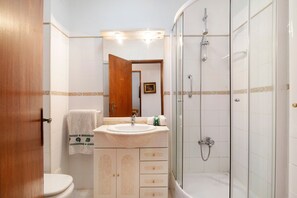 تجهيزات دش، مجففات شعر، مناشف