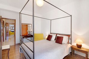 2 عدّة غرف نوم ومكواة/لوح كي وواي فاي مجانًا وملاءات أسرّة