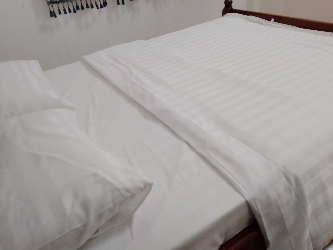 办公桌、免费 WiFi