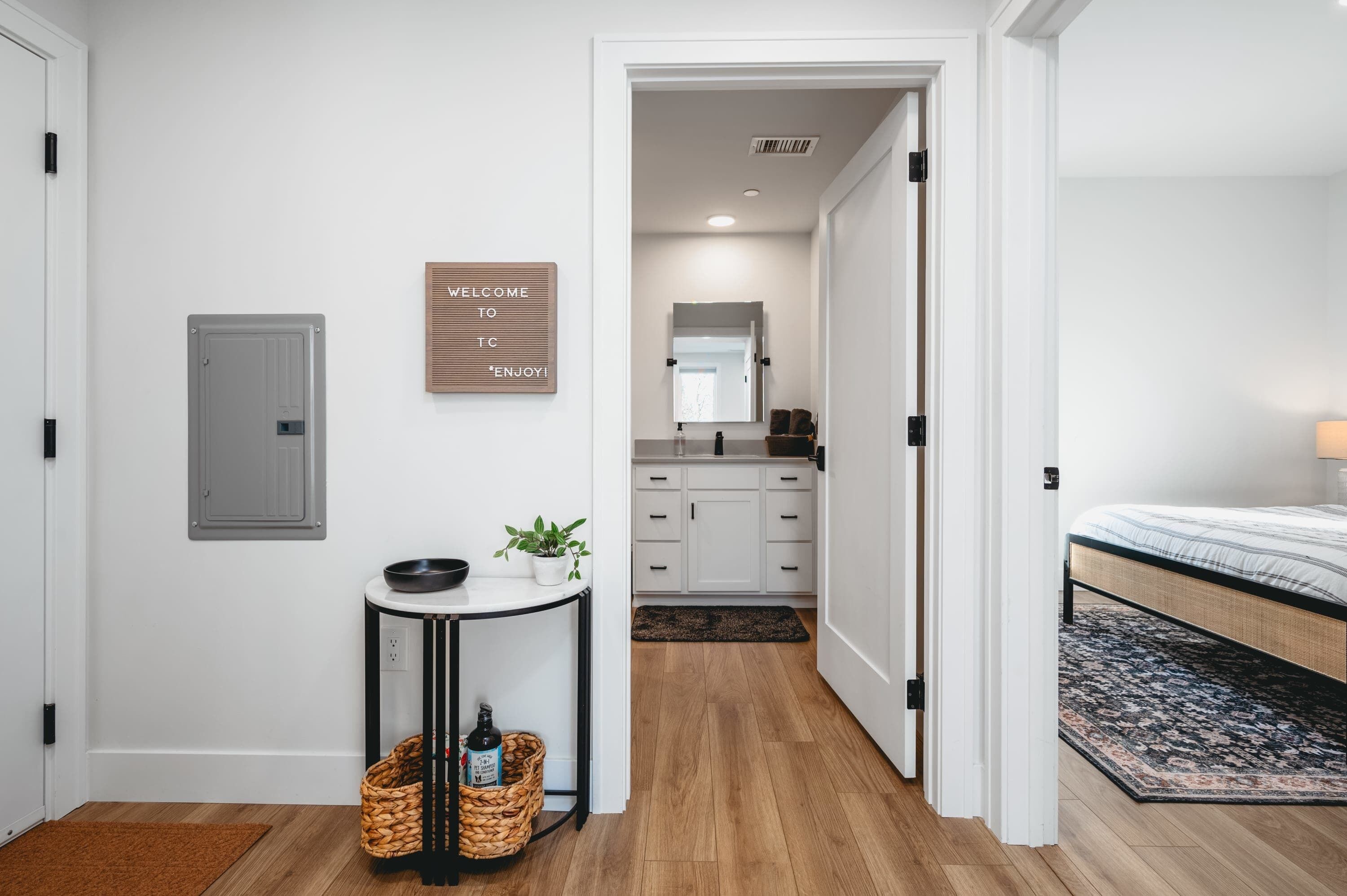 1 habitación, escritorio, tabla de planchar con plancha y wifi 