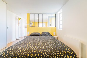 1 slaapkamer, een strijkplank/strijkijzer, gratis wifi, beddengoed