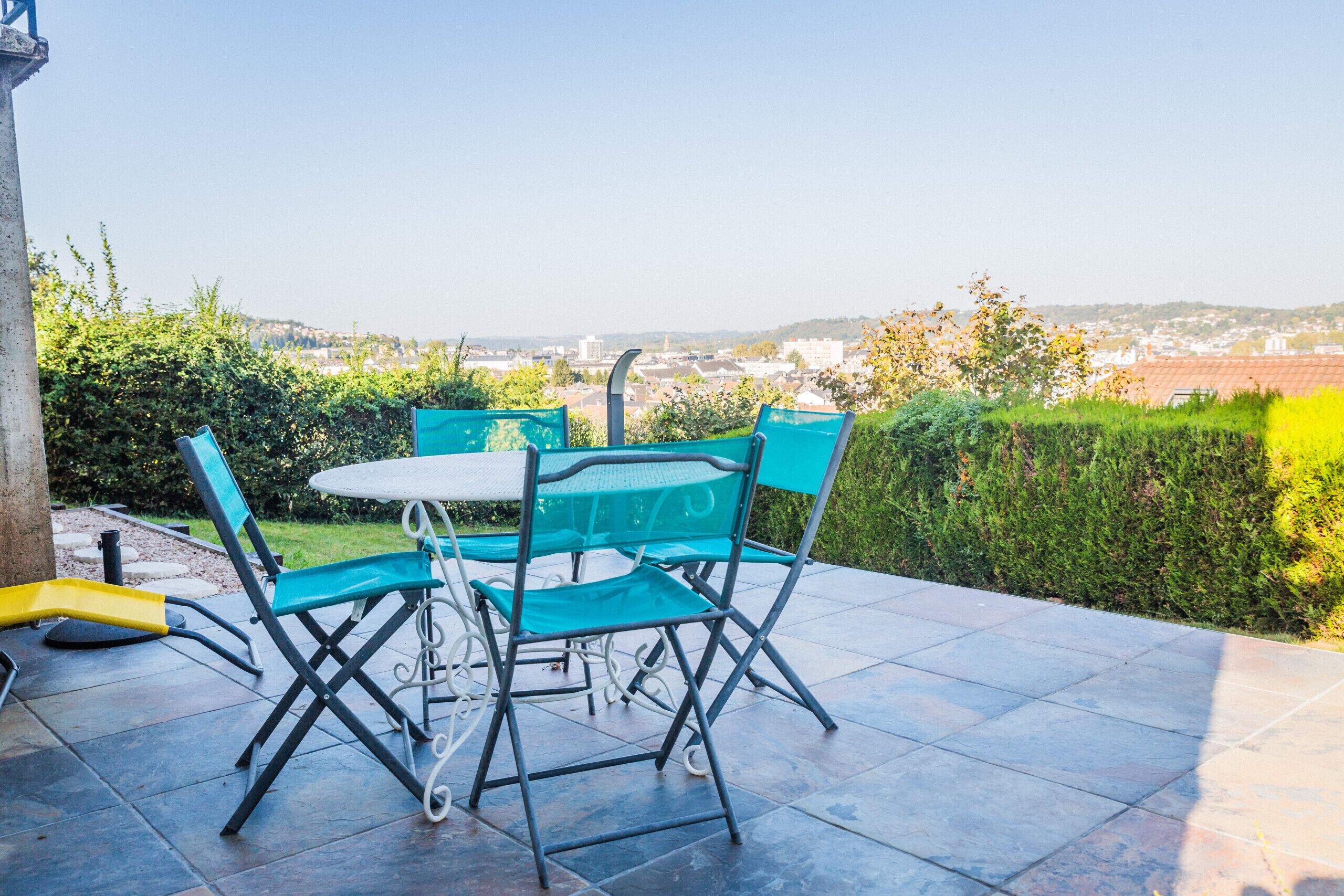 屋外ダイニングエリア