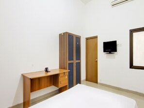 Deluxe Single Room - OYO Life 89990 Kost Waterfront 75 Sub (Surabaya)