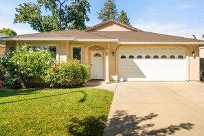 Exterior - A fresh new offering - Welcome to your Chico Getaway! (Chico)