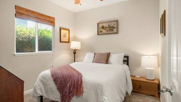 3 bedrooms, desk, free WiFi, bed sheets