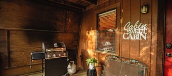 Sweet Surrender-True cabin getaway! Sleeps 4-Hot Tub