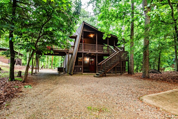 Exterior - Sweet Surrender-True cabin getaway! Sleeps 4-Hot Tub (Broken Bow)