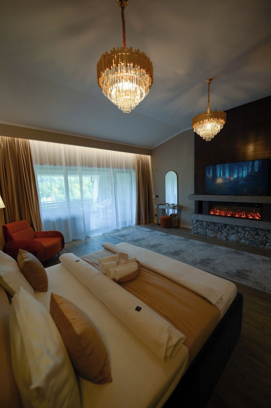 Junior Suite with mountain view & fireplace