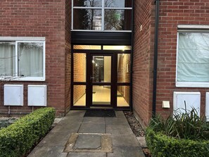 Property entrance - Lady Jane Court by Paymán Club (Cambridge)