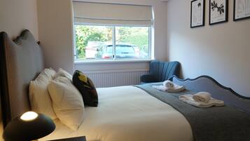 2 bedrooms, desk, laptop workspace, bed sheets