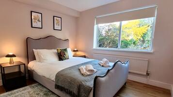 2 bedrooms, desk, laptop workspace, bed sheets