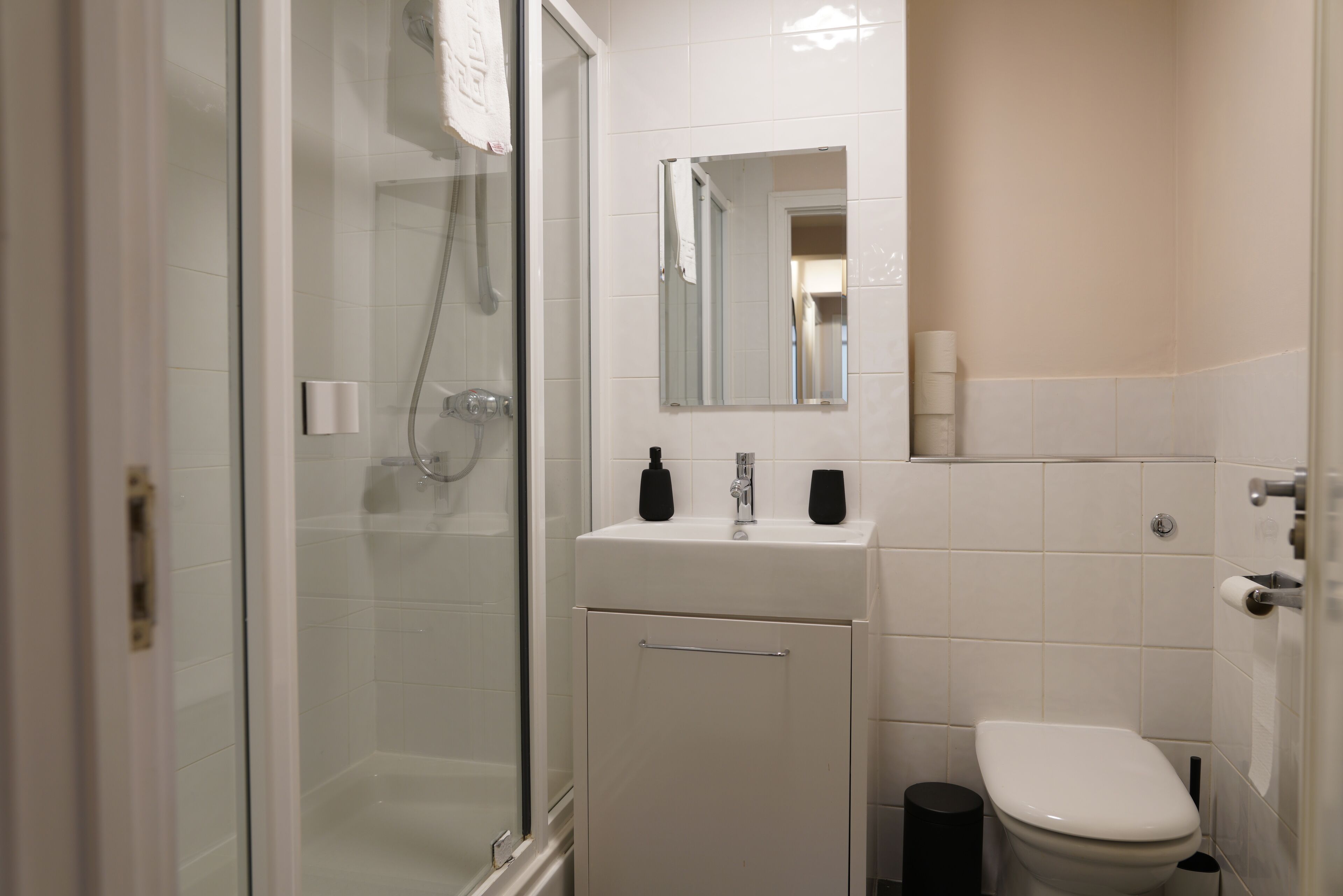Family Apartment | Bathroom | Shower, hair dryer, toilet paper