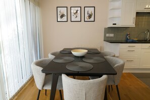 Interior - Lady Jane Court by Paymán Club (Cambridge)
