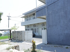 ด้านหน้าที่พัก
