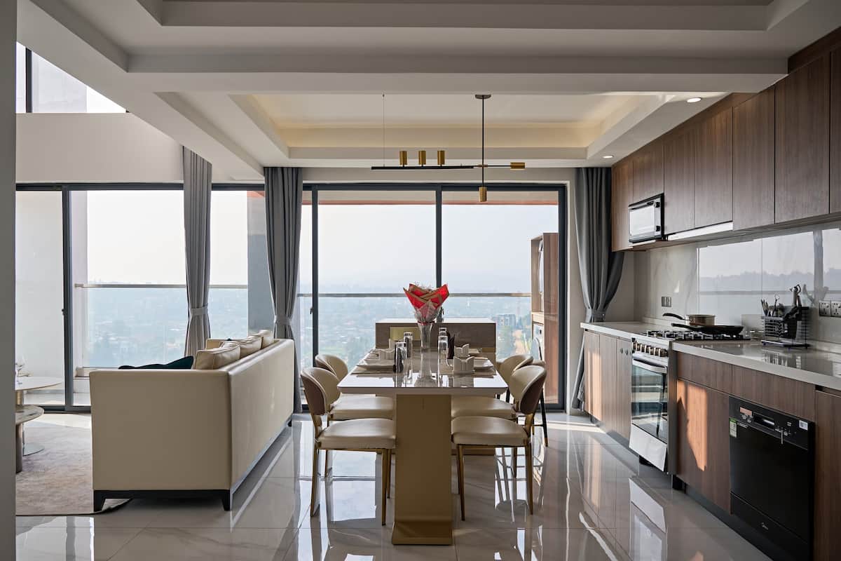 Elite Apartment | Private kitchen | Full-size fridge, microwave, oven, stovetop