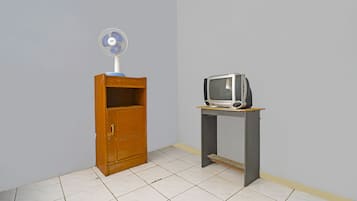 Senior-Doppelzimmer | Laptopgeeigneter Arbeitsplatz, Bettwäsche