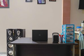 Reception - OYO Life 92694 Kost Nino (Bandung)