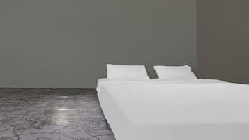 Standard-Doppelzimmer | Laptopgeeigneter Arbeitsplatz, Bettwäsche