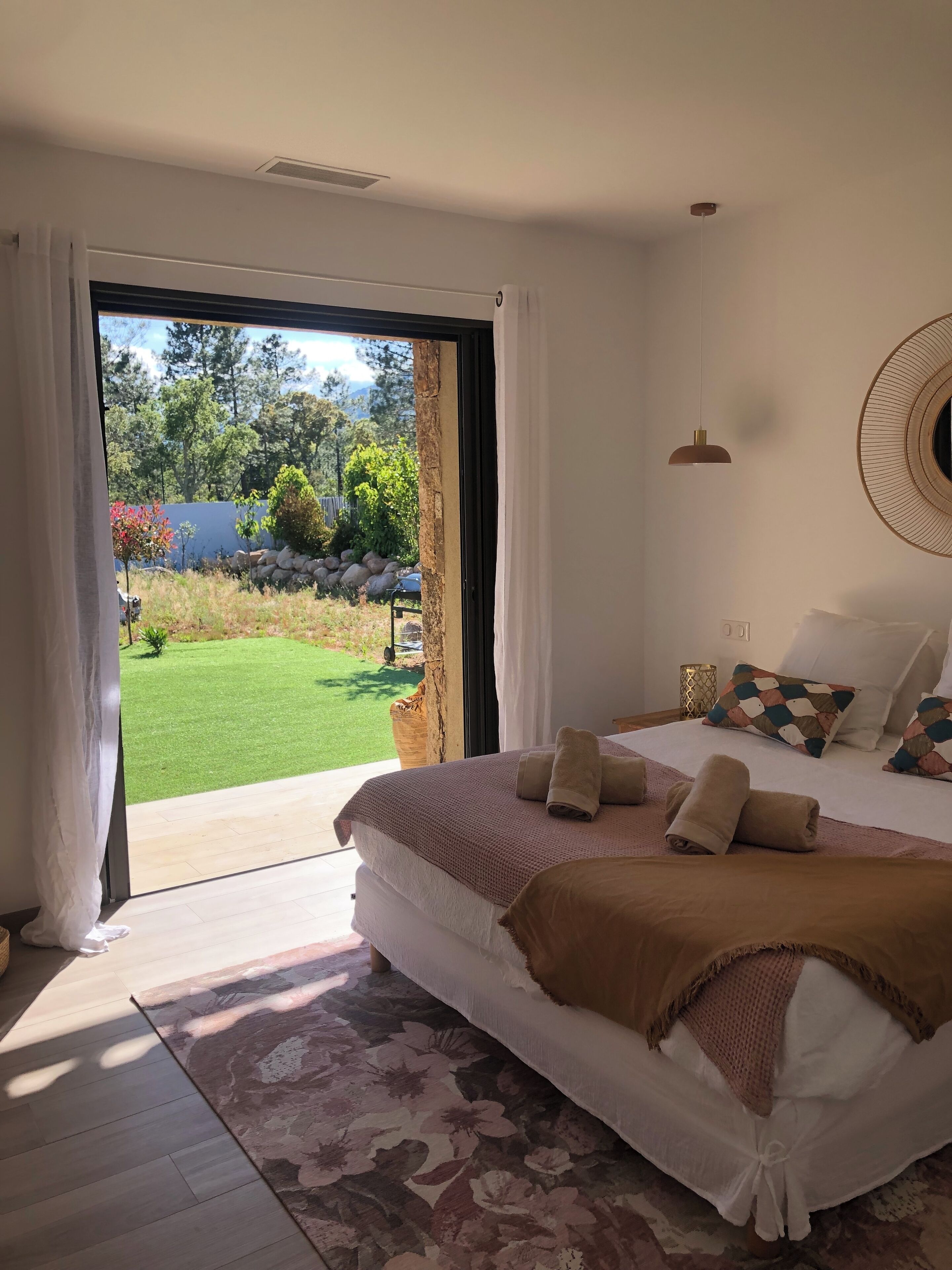 3 bedrooms, desk, iron/ironing board, travel cot