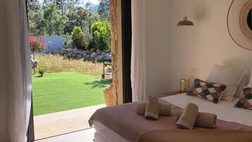 3 bedrooms, desk, iron/ironing board, travel cot