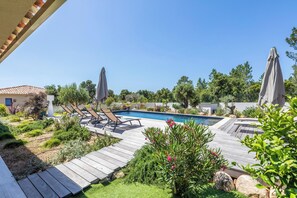 Outdoor pool, a heated pool - Villa Lubama 1, Style Bergerie, Entre mer et Montagne Avec Piscine (San-Gavino-Di-Carbini)