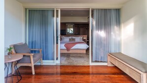 Phòng Suite Club | Hiên