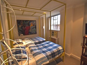 2 chambres, fer et planche à repasser, Wi-Fi, draps fournis