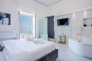 Superior Suite, Jetted Tub, Sea View | Frette Italian sheets, premium bedding, individually decorated - Naro Suites and Rooms (Bacoli)