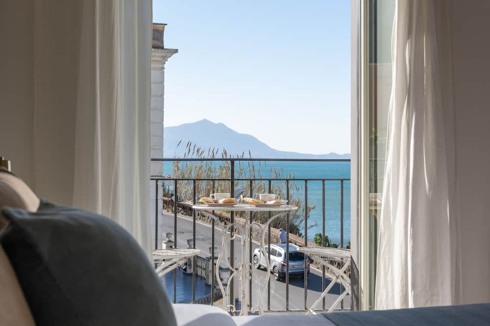 Naro Suites and Rooms