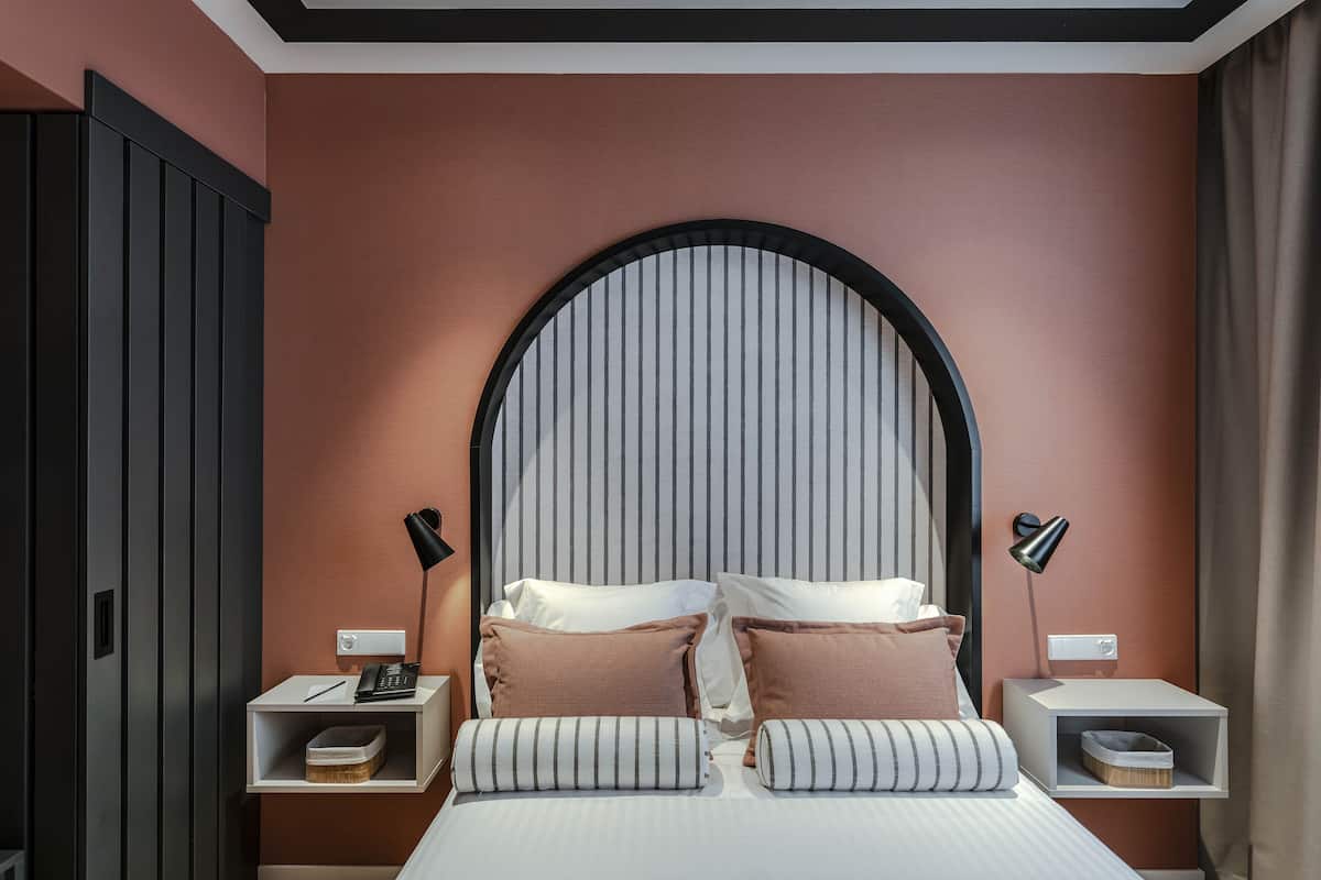 Luxe beddengoed, donzen dekbedden, een minibar, een kluis op de kamer