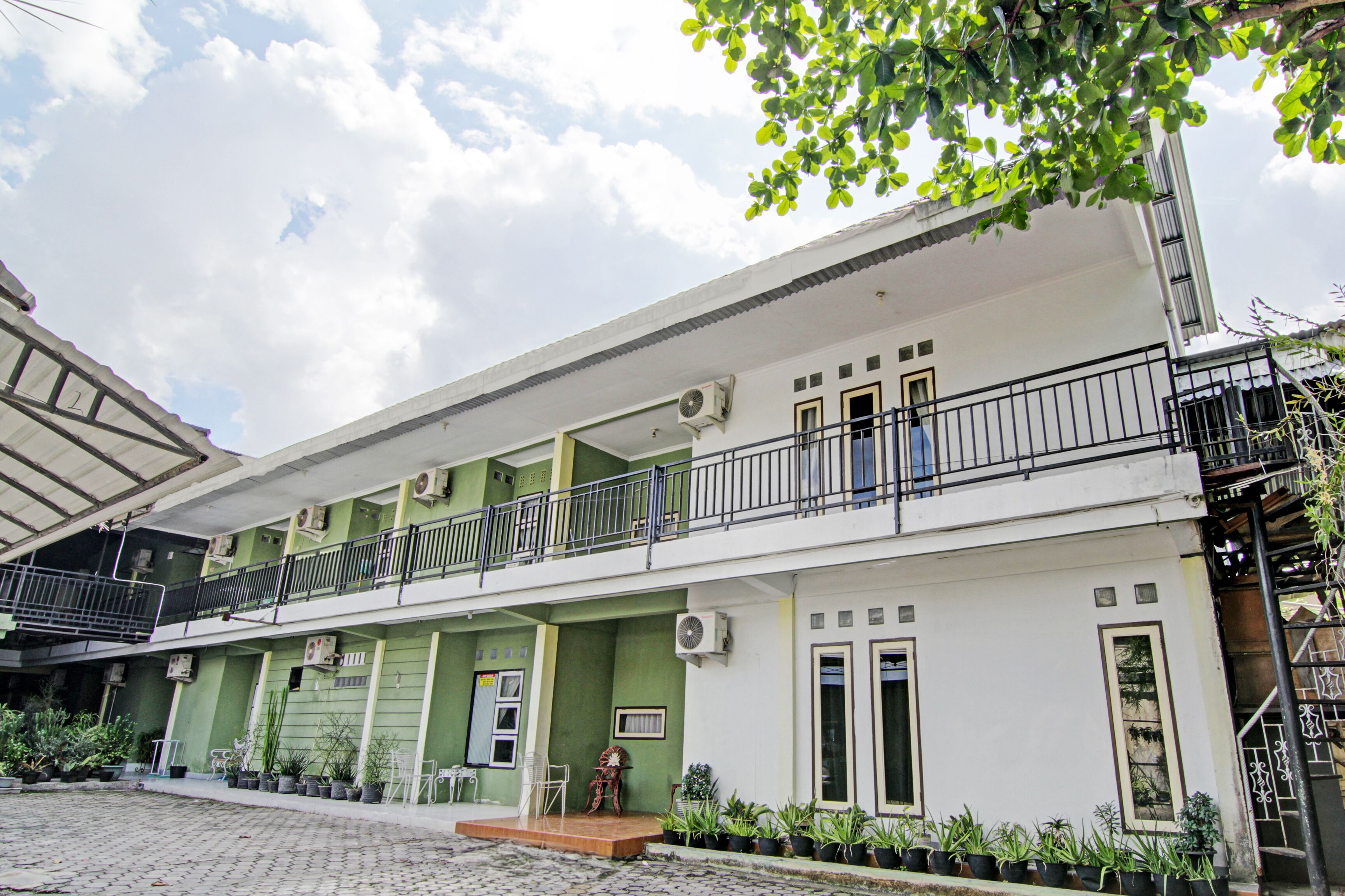 Foto - Hotel O Penginapan Budi SyariahNearTaman Amaryllis Pekanbaru