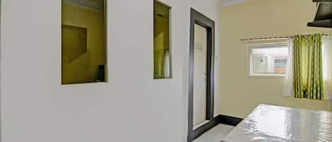Deluxe Double Room | Laptop workspace, free WiFi, bed sheets