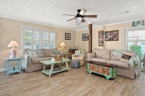 TV - Three Bedroom Waterfront Home with a Rooftop Deck (Ocean City)