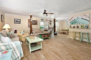 TV - Three Bedroom Waterfront Home with a Rooftop Deck (Ocean City)