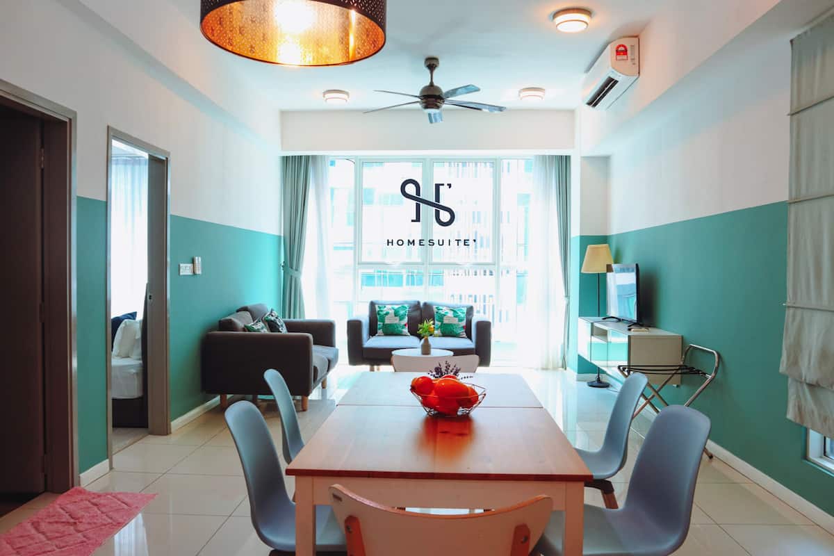 SA#03 - 2-Bedroom for 6 Pax [Tower 2] | 起居区 | 32-英寸LED 电视（配备有线频道）