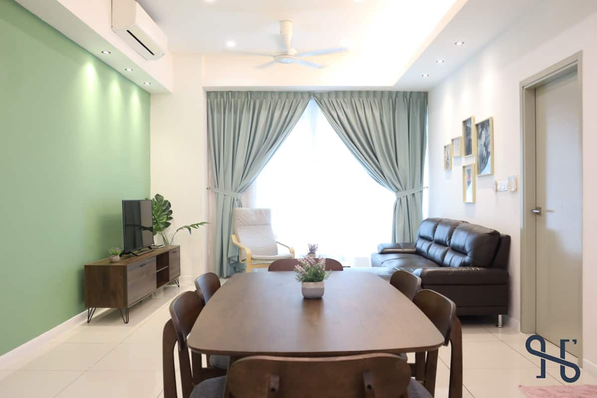 SA#01 - 2BR with Netflix TV for 6 Pax [Tower 2] | 起居区 | 32-英寸LED 电视（配备有线频道）