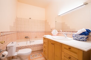Family Villa | Bathroom | Bathtub, hair dryer, towels, soap