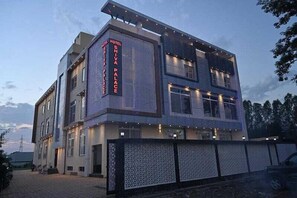 Front of property - Shiva Palace by Golden Leaf Hotels (Haldwani)