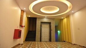 Living area - Shiva Palace by Golden Leaf Hotels (Haldwani)