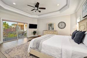 5 bedrooms, desk, iron/ironing board, free WiFi - Seas The Day | Destiny East Neighborhood | Private Pool | Golf Cart! (Destin)