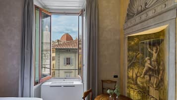 King Deluxe Room | 1 bedroom, premium bedding, down comforters, free minibar