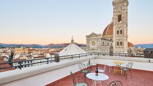 Unclassified image, 3 of 59, button - Duomo Luxury Florence (Florence)