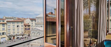 Junior Suite Deluxe | 1 bedroom, premium bedding, down duvets, free minibar