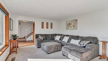 Televisión, videojuegos, oficina