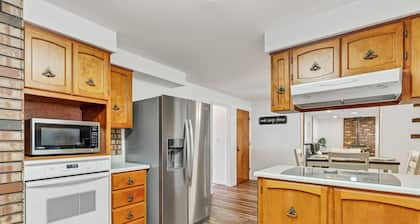 This house is a 4 bedroom(s), 2.5 bathrooms, located in Lebanon, OR.