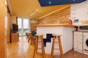 In-room dining - Warsaw Apartment City View by Renters (Warsaw)