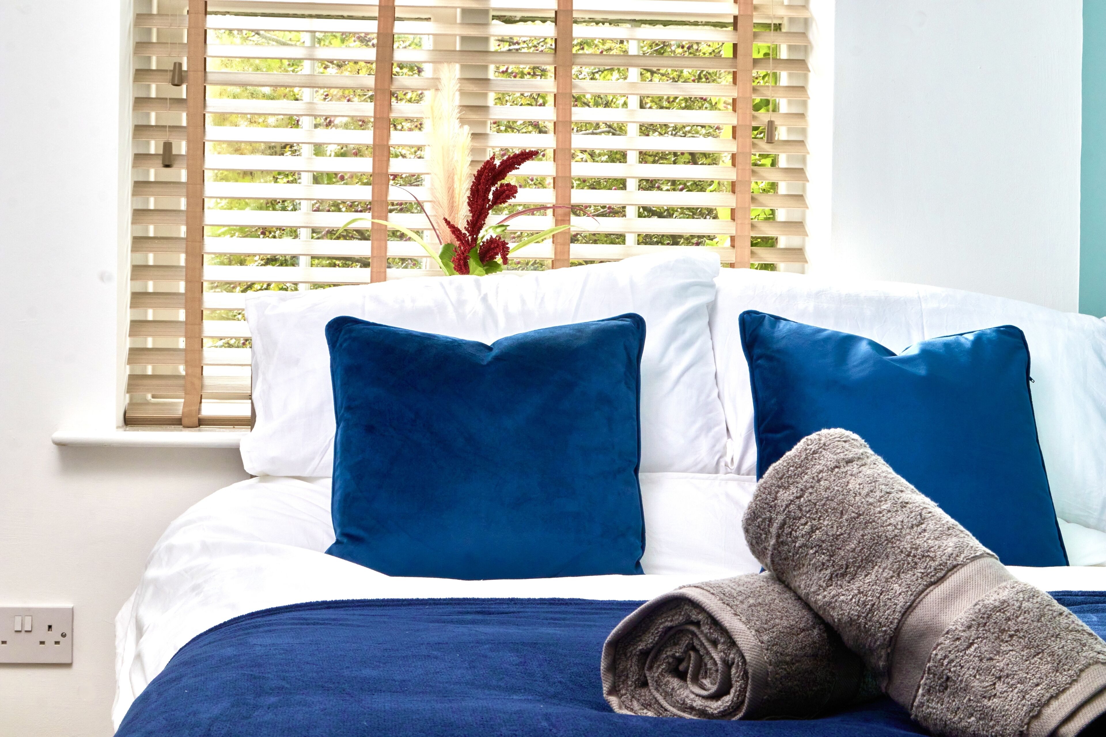 2 soverom, skrivebord, strykejern/-brett og wi-fi (inkludert)