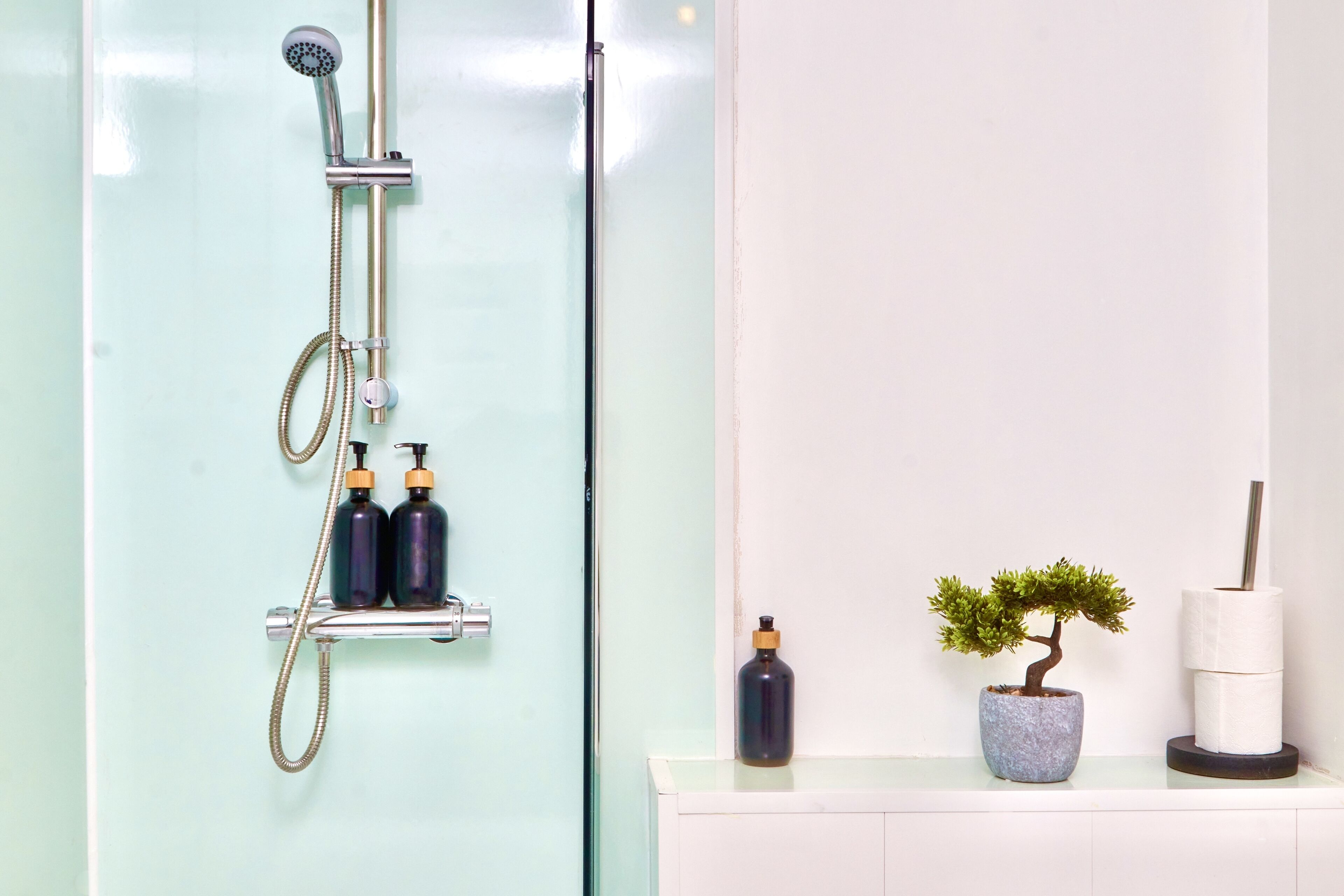 Hårføner, håndklær, såpe og sjampo